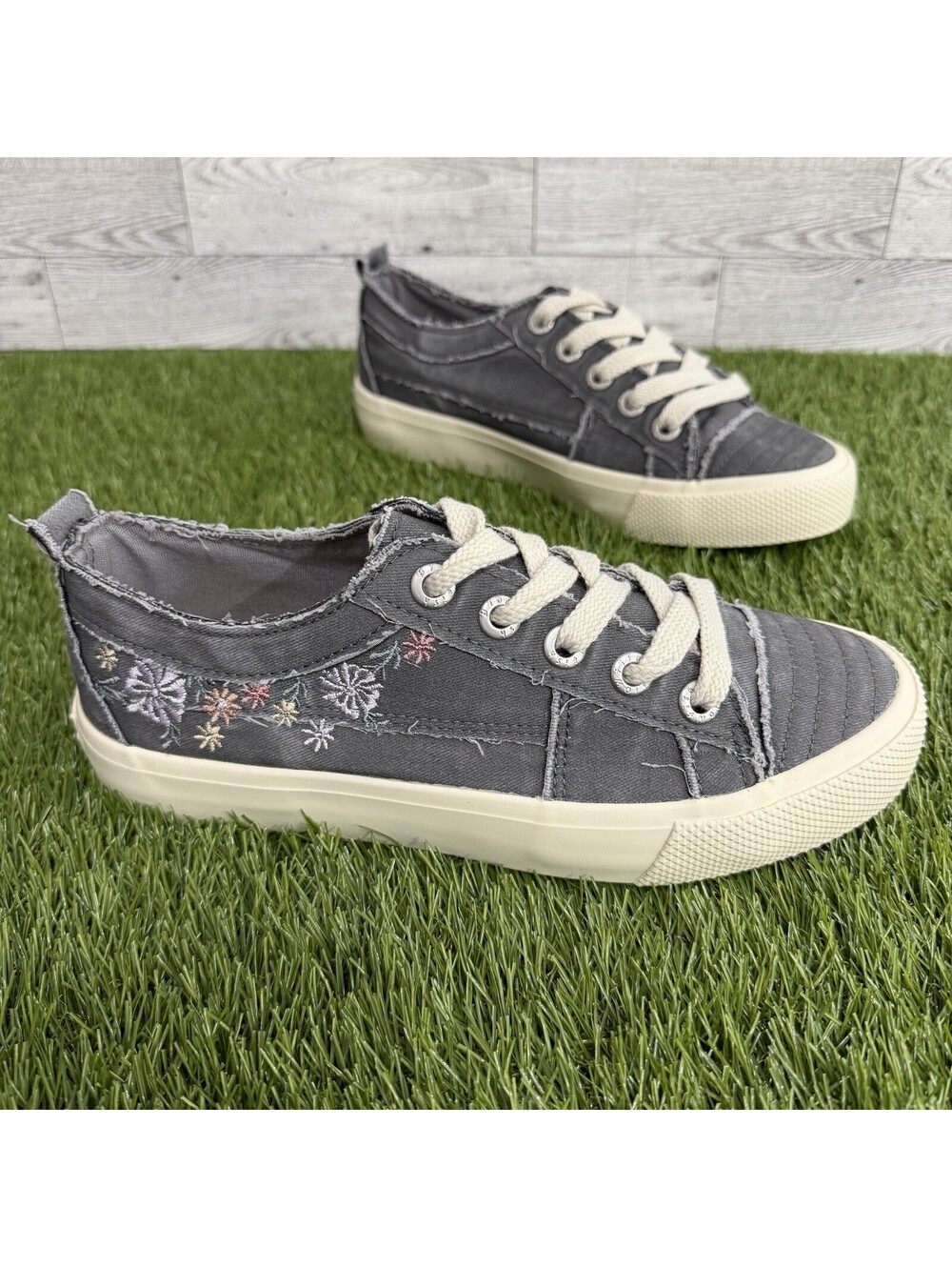 Blowfish Malibu Very Sadie Charcoal Floral Embroidered Sneaker Shoes Sz 6.5 NWOB